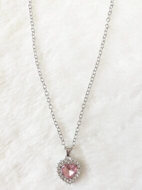 5/$15 🩷 MUST BUNDLE Silver Necklace with Pink Heart Pendant